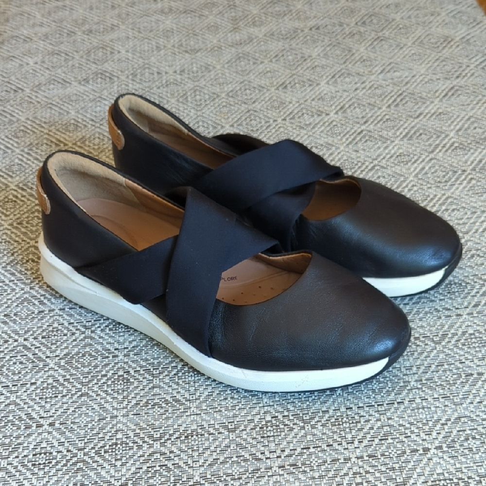 Unstructured By Clarks Black Slip-On Flats with Crisscross Straps Ballet Sneaker